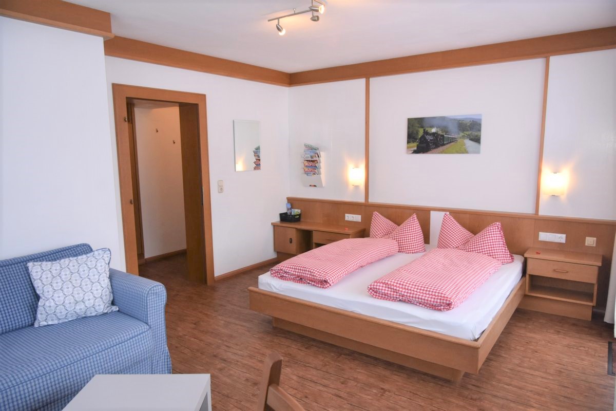 HZ-Alphotel-c